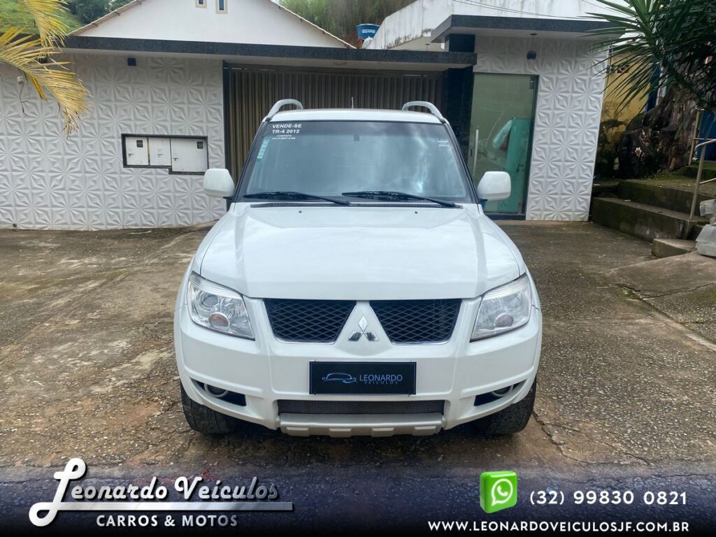 MITSUBISHI PAJERO TR-4 2012